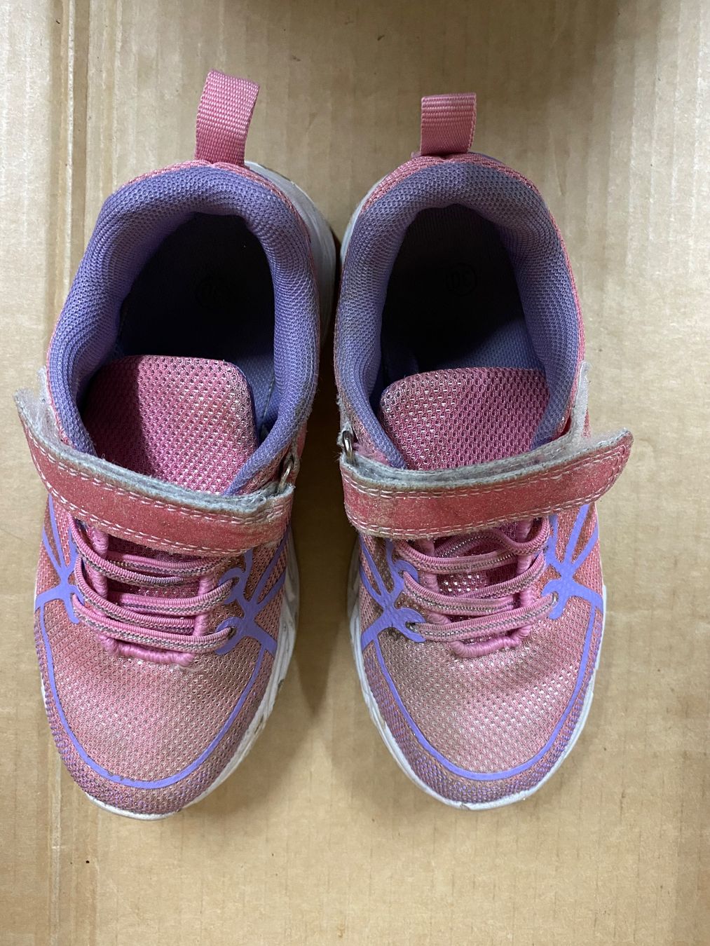 Scarpe per ragazze: Mädchen Turnschuhe Grösse 30 – Usato da Eschlikon TG venduto da RamonaSt 4