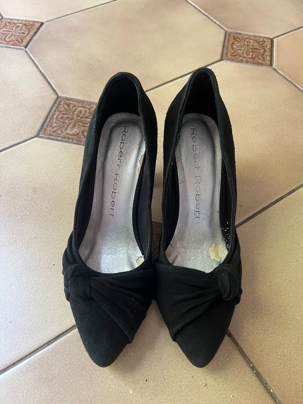 Scarpe da donna: Escarpins noirs taille 36 état correct – Usato da Bellevue venduto da utilisatratice