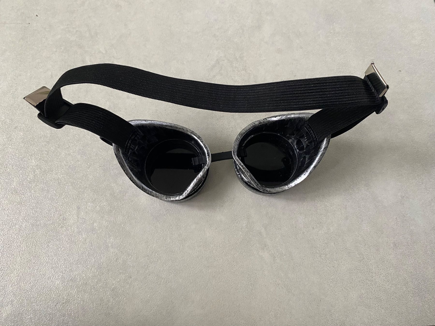 Lunettes & Verres: Steam Punk Brille Silber/Schwarz – Neuf avec emballage d'origine à Spreitenbach par Brockiland-Flohmarkt 2