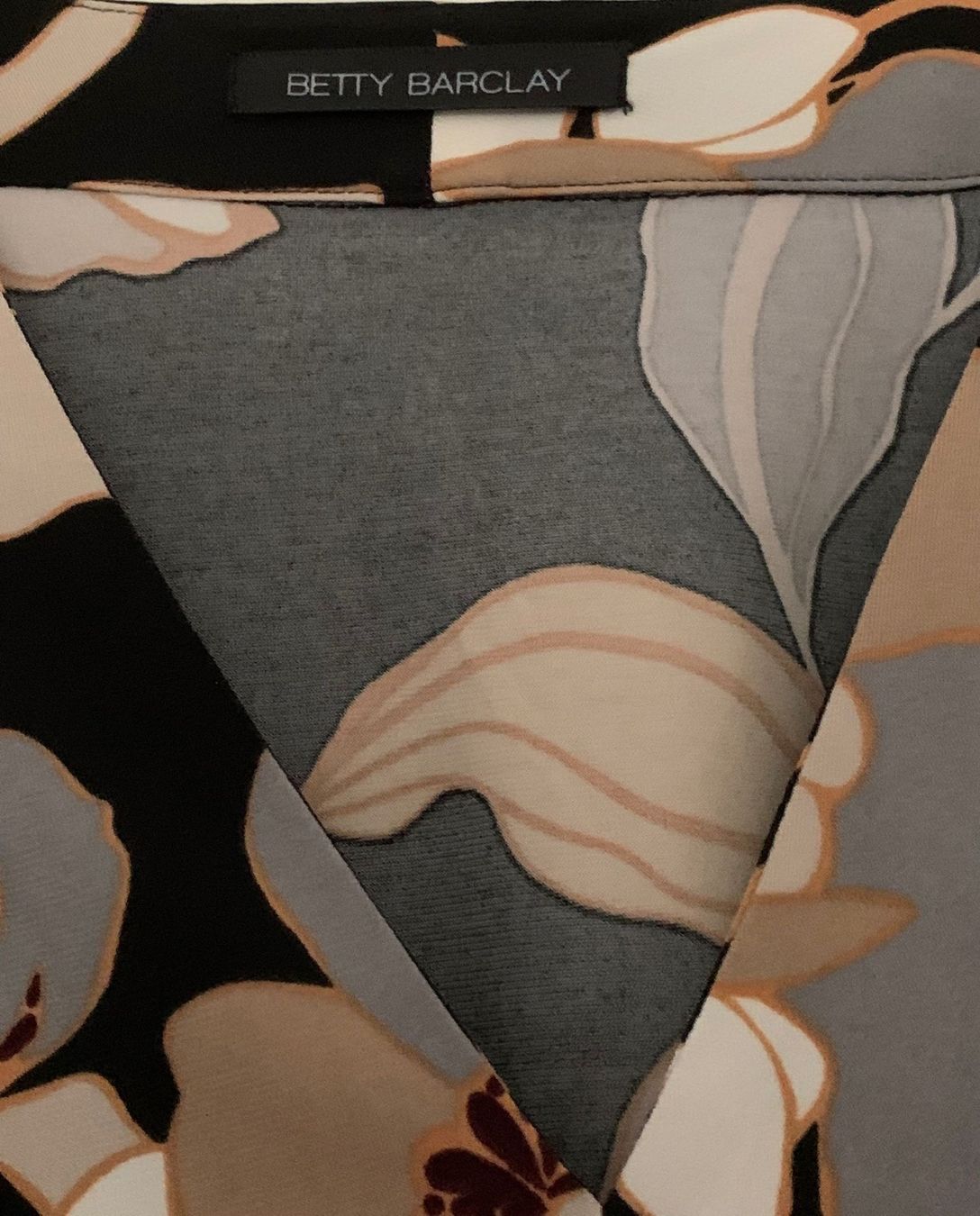 Betty Barclay Blusen: Betty Barcley Bluse edel Gr. 44 Schwarz mit Muster – Gebraucht aus Nussbaumen AG von brigitebardot 2