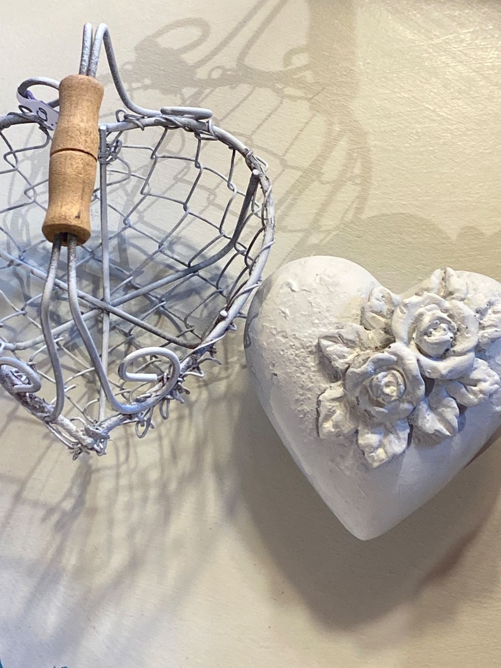 Tutte le decorazioni: SHABBY CHIC DEKO HERZ MIT KORB – Usato da Meienried venduto da ManuelaBoutique 6