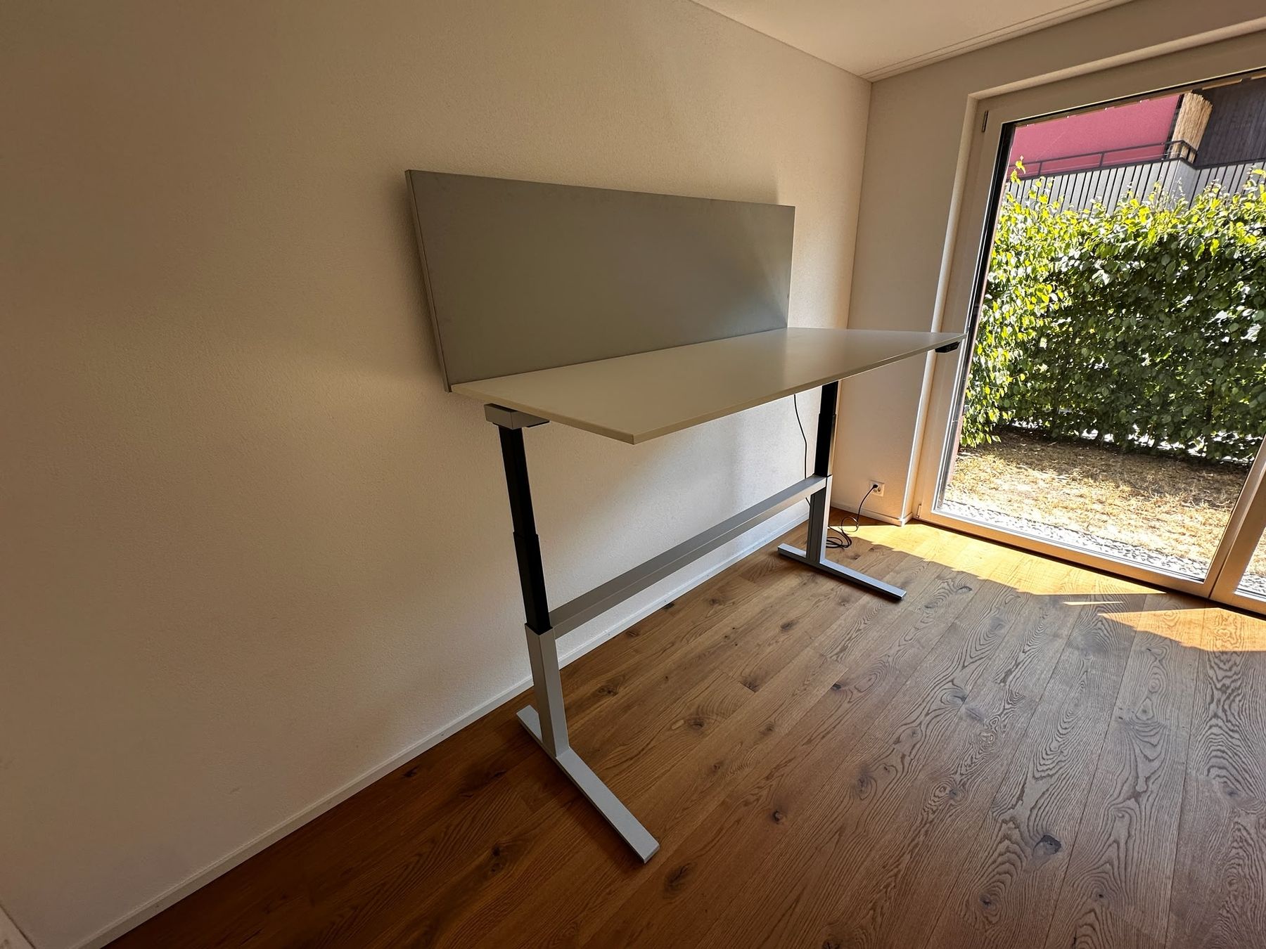 Bureaux: Stehpult - elektrisch verstellbar  – D'occasion à Nottwil par amb2206 4