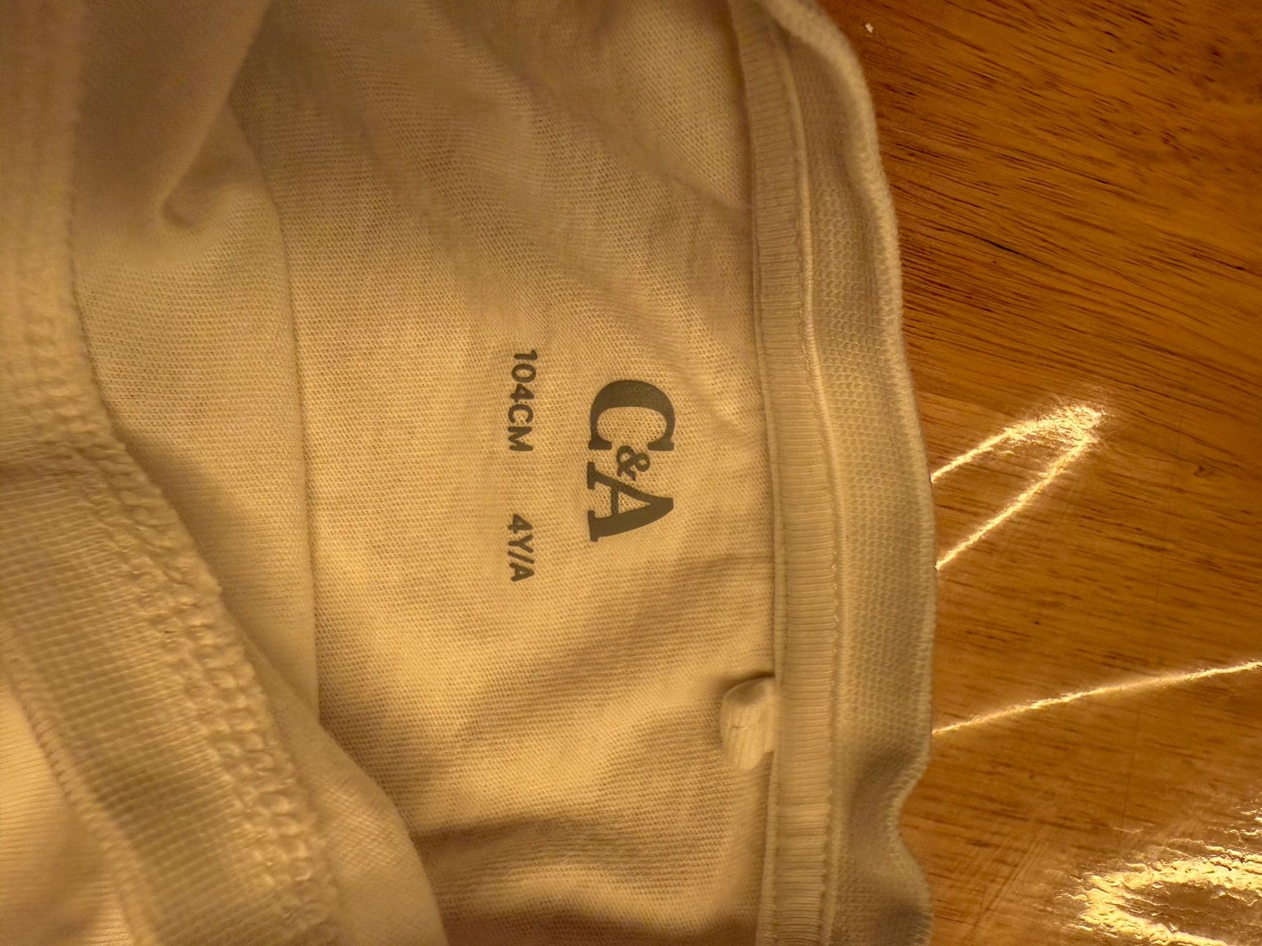 C&A Camicie, T-shirt & Polo: Zwei Kinder T-Shirt – Nuovo (secondo la descrizione) da Schlieren venduto da svenbaettig 1