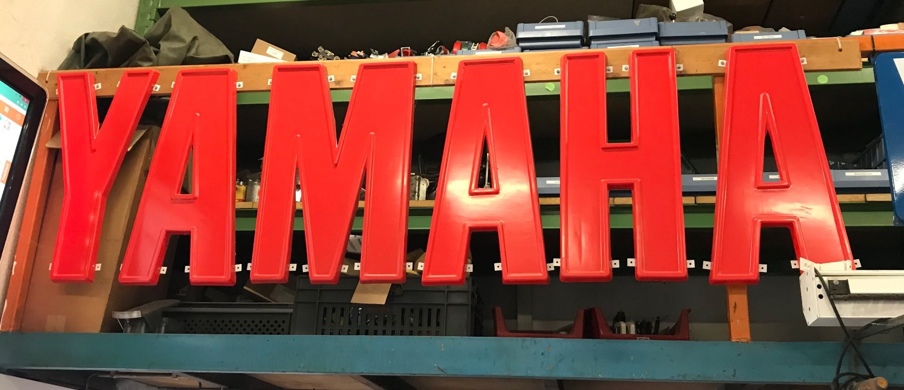 Insegne: YAMAHA - Kunststoff-Leuchtbuchstaben – Usato da Erlinsbach venduto da Stu-ff