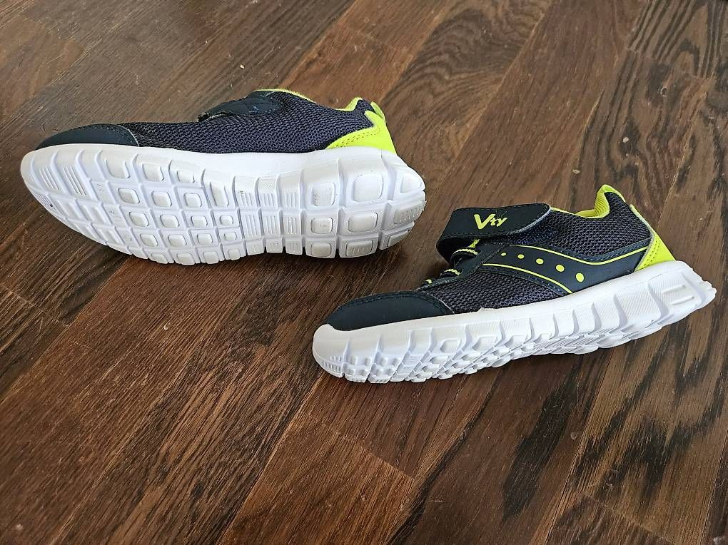 Schuhe für Jungen: Turnschuhe Vty Grösse 30 – Gebraucht aus Rümlang von surfer07 1