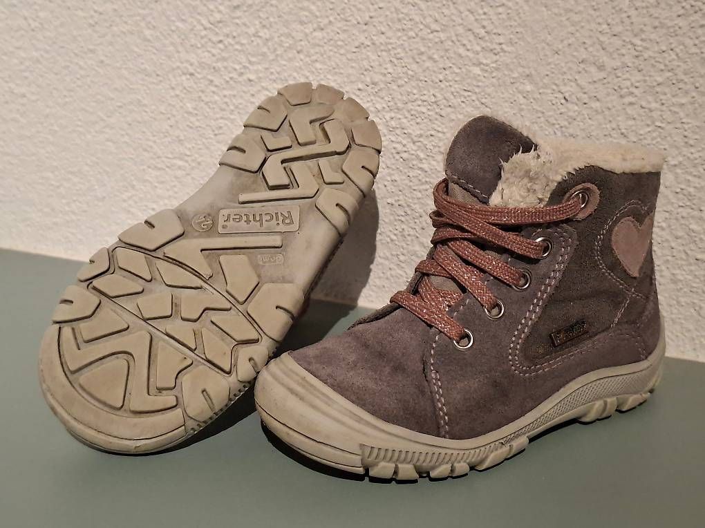 Scarpe per ragazze: Winterschuhe Gr. 24 – Usato da Grosswangen venduto da Drafi
