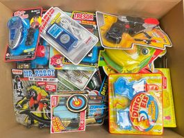 Erinnerungen zum Anfassen - Kiste mit Spielzeug und Extras