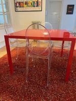 Table design fabriquée en Suisse, métal et verre
