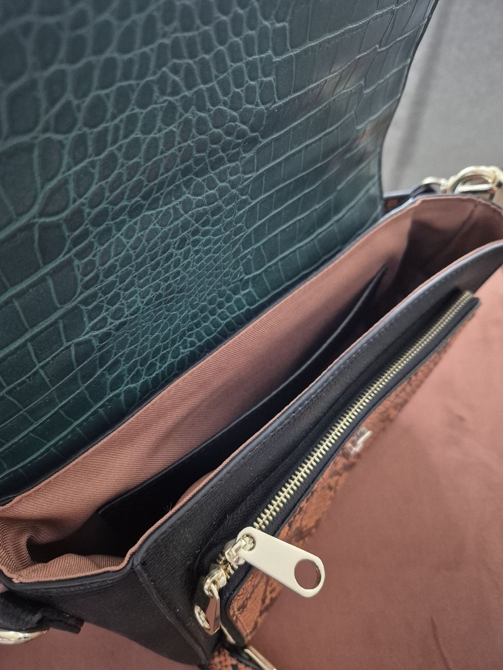 Borse da donna: New vegan leather handbag. Excellent condition! – Nuovo (secondo la descrizione) da Wollerau venduto da Sella55 2