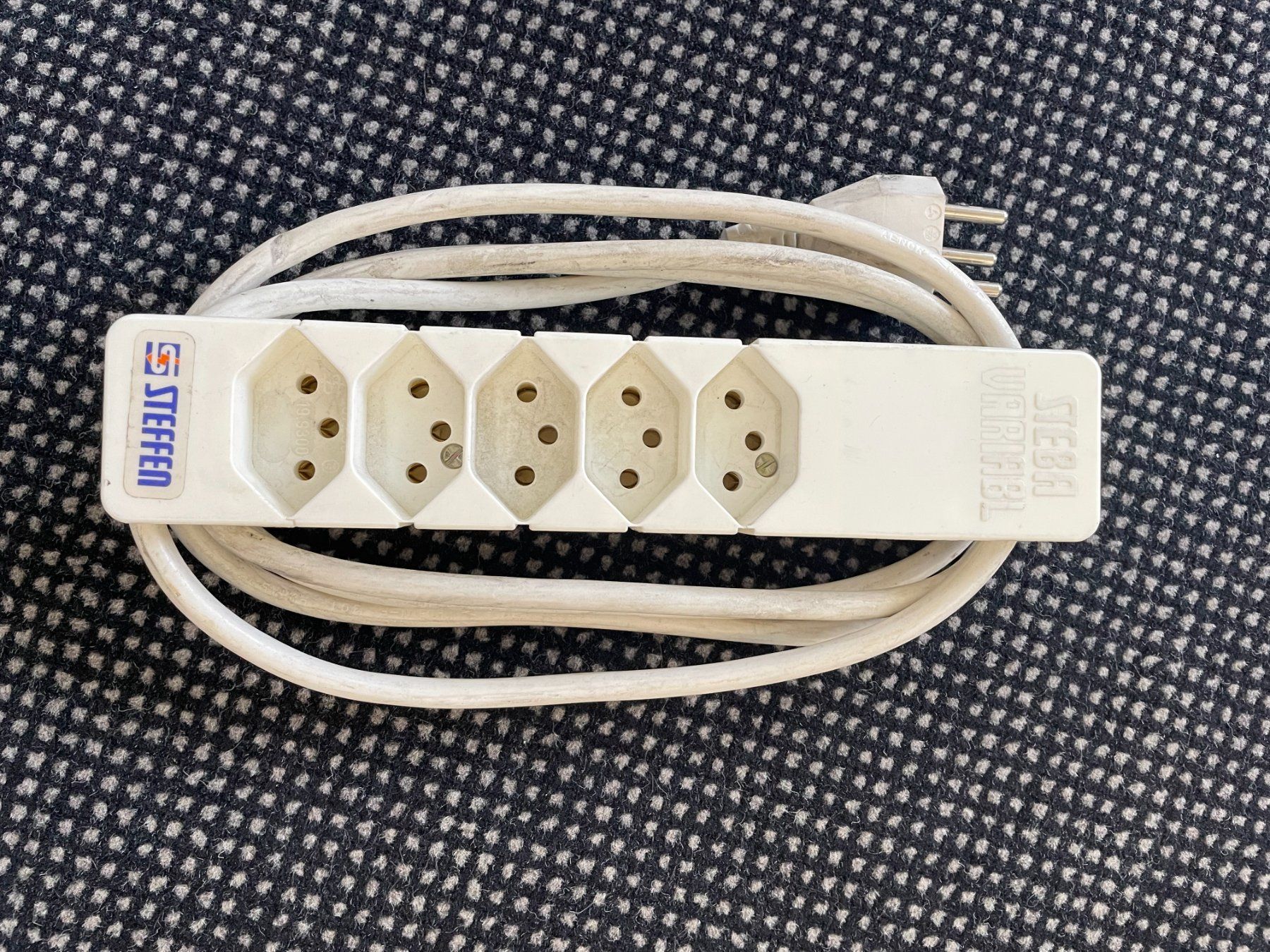 Stromzufuhr: 5er Rack-Stromleiste – Gebraucht aus Zug von Cry71