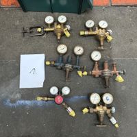 Kiste mit diversen Autogen Druckreduzierventilen 6 Stk.