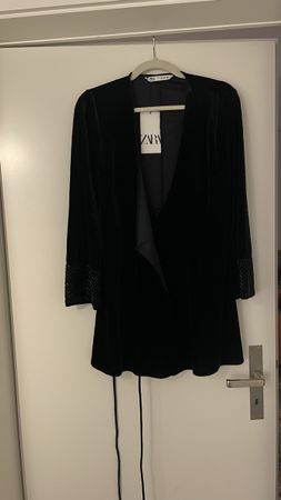 Zara Kleid schwarz Samtoptik neuwertiger Zustand
