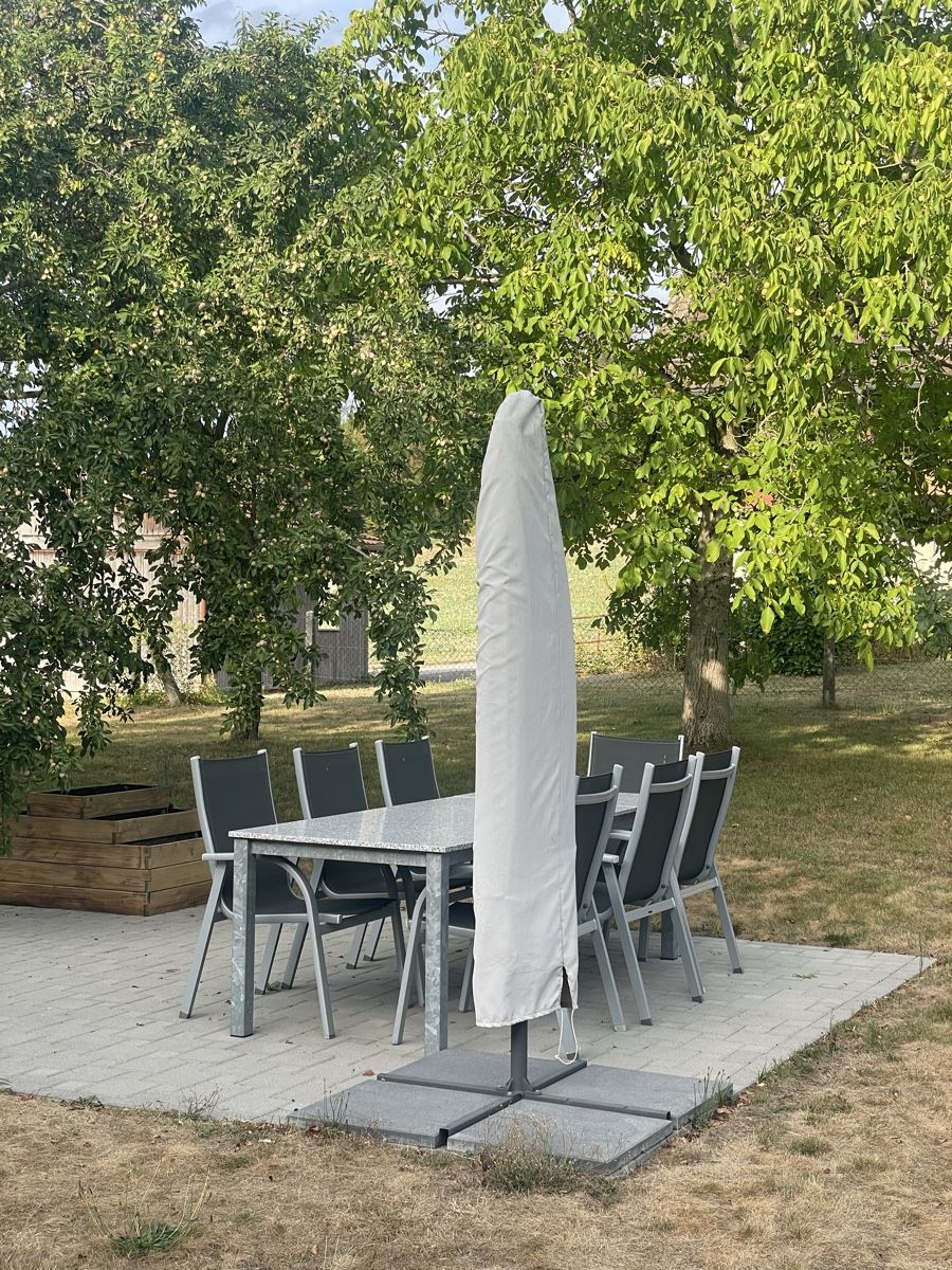 Set di tavolo e panche: Gartentisch mit Stühlen – Usato da Neuenegg venduto da Thiemond 2