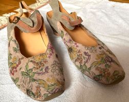 Think! Damenschuhe Gr. 41 – Leder mit  Blumenmuster
