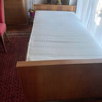 Cadre de lit avec matelas et sommier avec 2 moteurs
