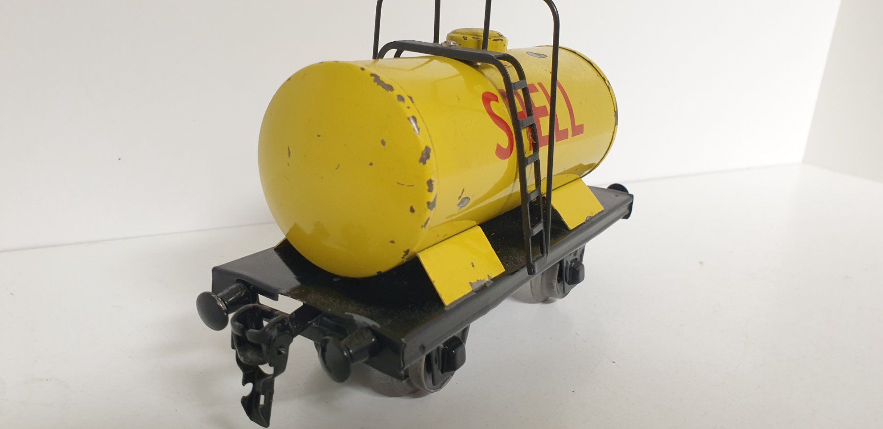 Hag Modellini di ferrovie: Hag SBB Tankwagen Shell Spur 0 – Usato da Neuenhof venduto da ludovicco 3