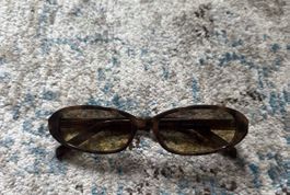 BROWN TINTED SUNGLASSES