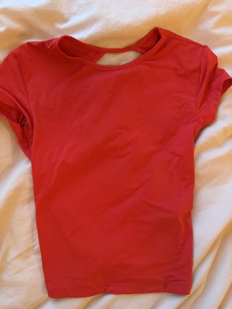 Bershka T-Shirt rot mit Rückenausschnitt