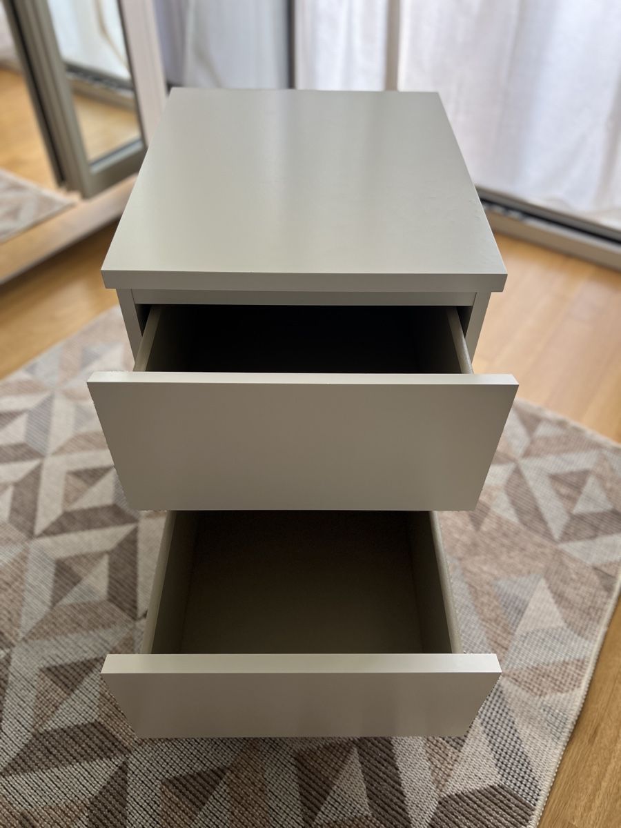 Ikea Comodini: IKEA MALM Nachttisch – Usato da Murten venduto da Lukas_Kalna 2