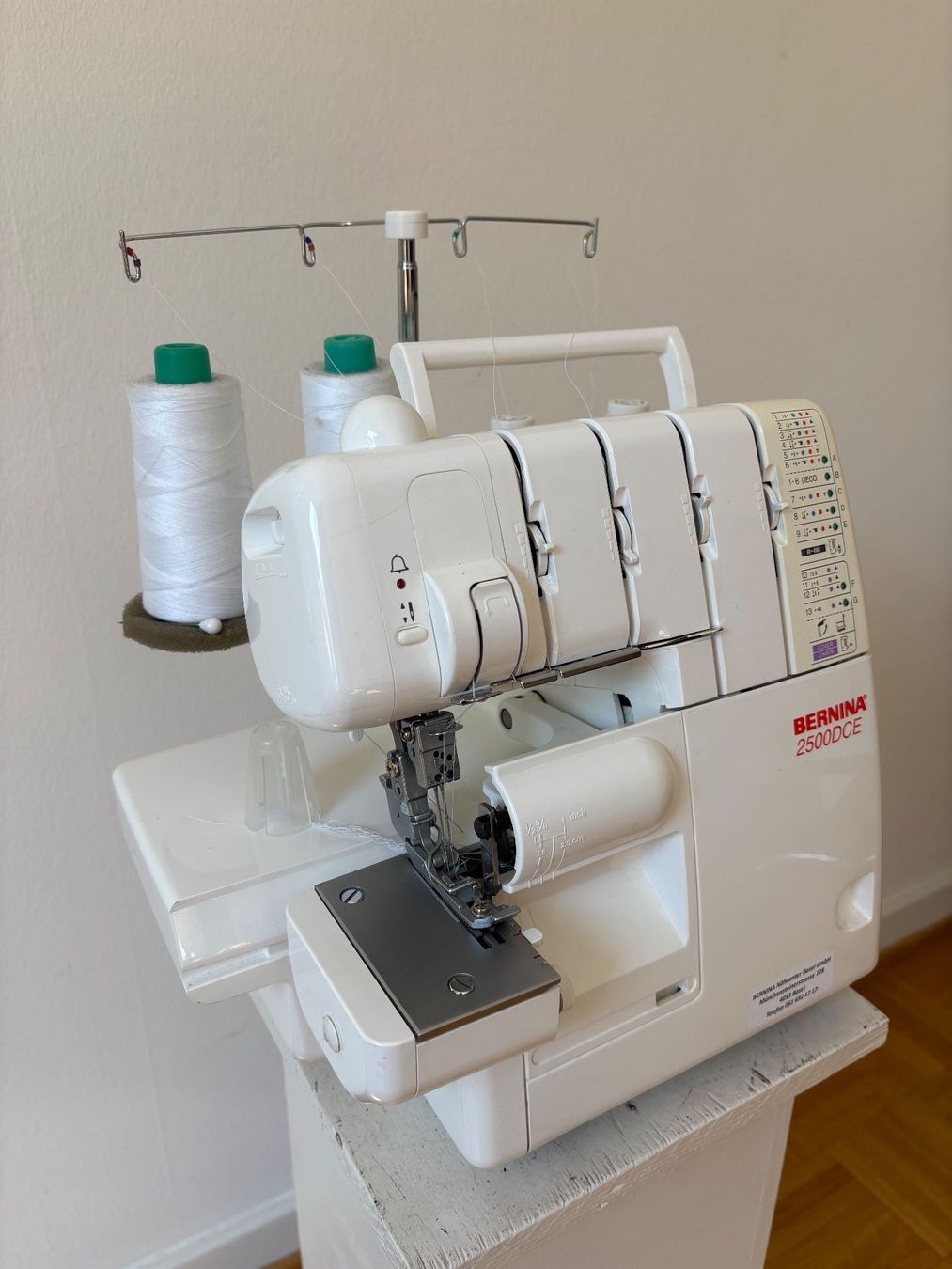 Bernina Macchine da cucire: Bernina 2500DCE Overlock Nähmaschine – Usato da Basel venduto da dontgettired 2
