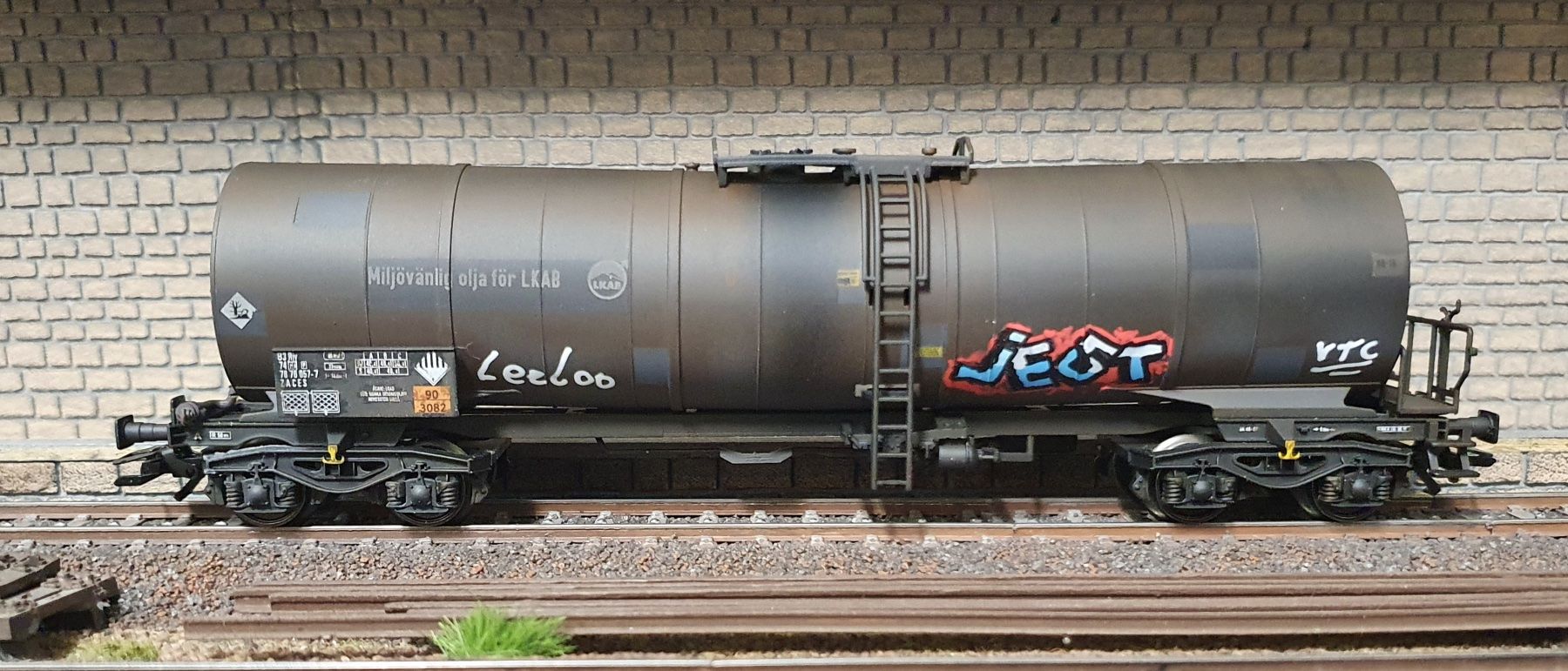 Märklin Modellini di ferrovie: SET WAGONS CITERNE, MARKLIN 47567, PATINE + GRAFFITIS – Nuovo (secondo la descrizione) da Loveresse venduto da FIFILOULOU 1