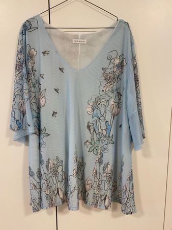 Leichtes Sommer Oberteil mit Blumenprint, Gr. XXL / 52