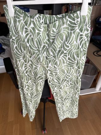 Damen Capri Hose Blattmuster Grösse M guter Zustand