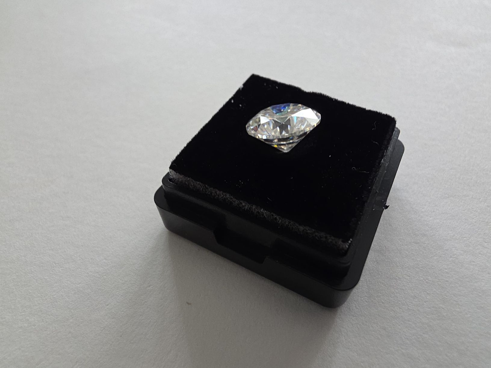 Pietre preziose: Diamant Moissanite 10mm. 3,6 Karat – Nuovo e nell'imballaggio originale da Menziken venduto da Mirager 3