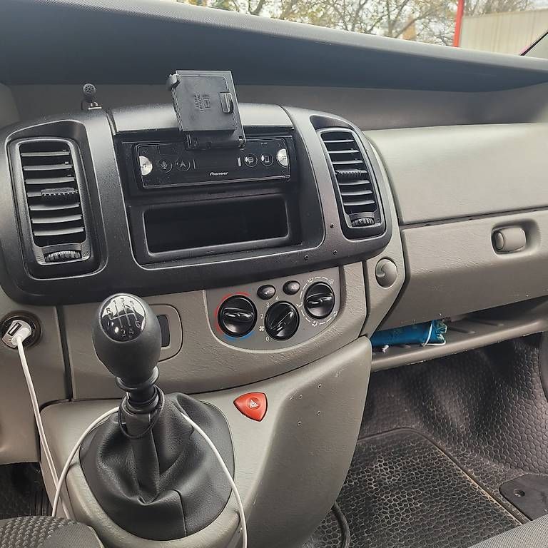 Opel Véhicules utilitaires: Opel vivaro 2.5l – D'occasion à Plan-les-Ouates par dro_g65h 3