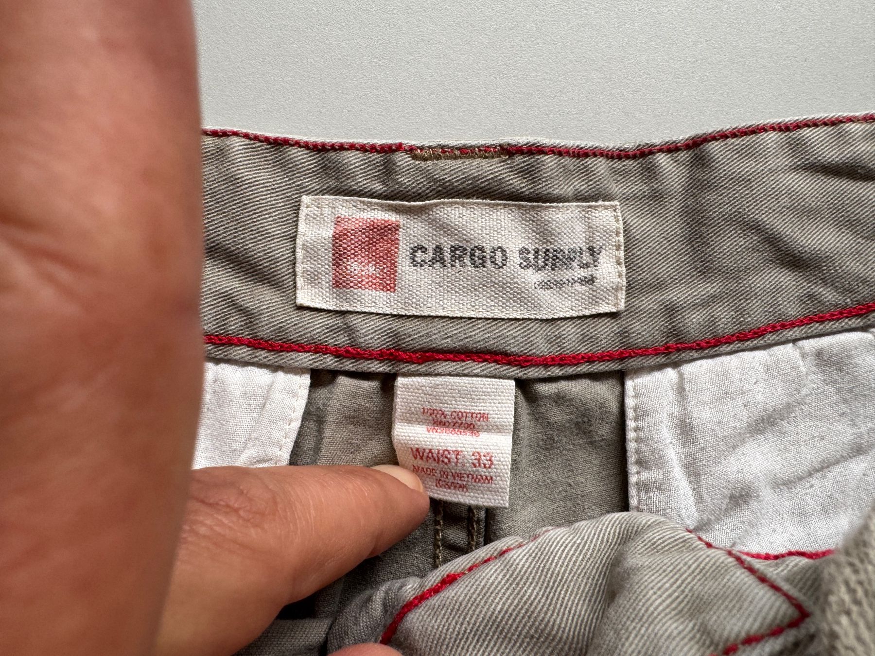Hosen: Mossimo Y2K Cargo pants W33 bermuda 100% cotton 7 pockets – Gebraucht aus Neuchâtel von _Easy_to_Find_ 1