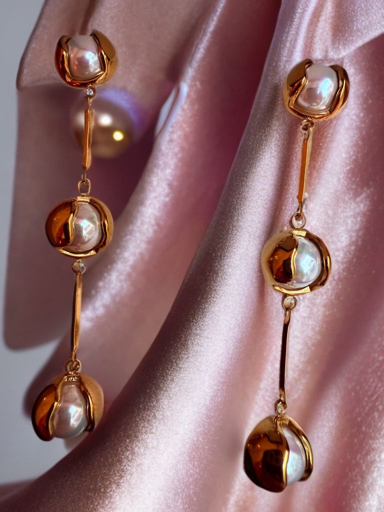 Orecchini pendenti & Orecchini a lobo: Boucles d’oreilles Luna Perla – Nuovo e nell'imballaggio originale da St-Maurice venduto da Sandrinette123 2