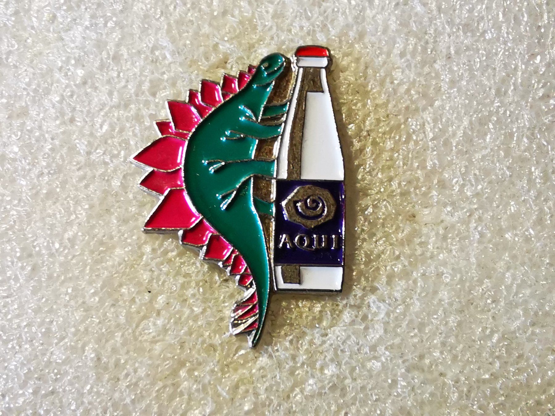 Placchette & Badge: Ansteckpin 74: Aqui – Usato da Oppligen venduto da Pin-Fall-Shop