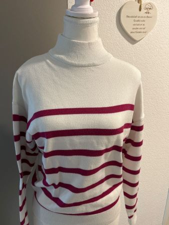 Stehkragen Pullover weiss mit Steifen