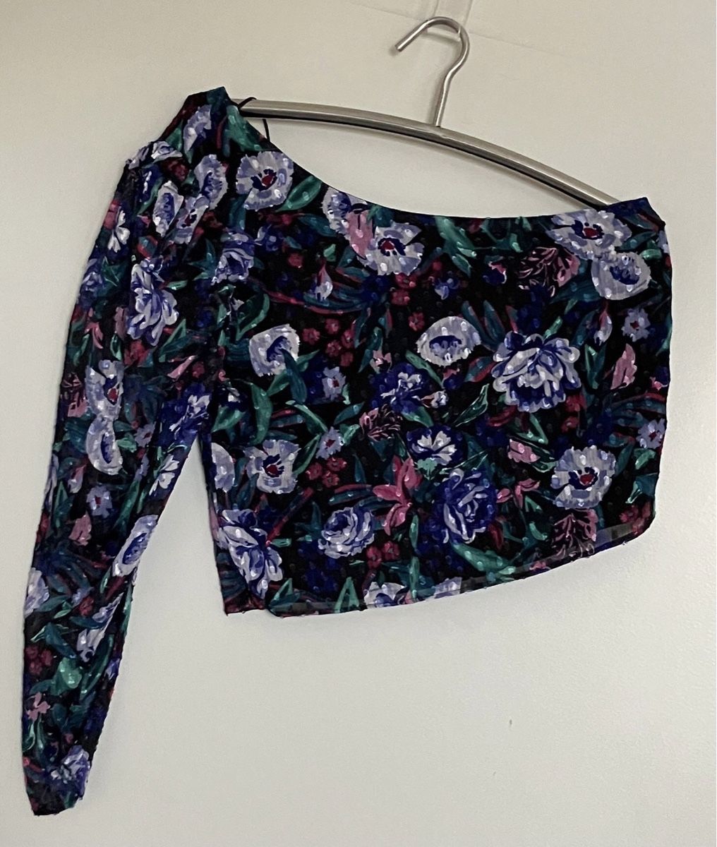Pull&Bear Top: Top asymétrique fleuri Pull&Bear taille L jamais porté – Nuovo e nell'imballaggio originale da Vuadens venduto da Nina11 1