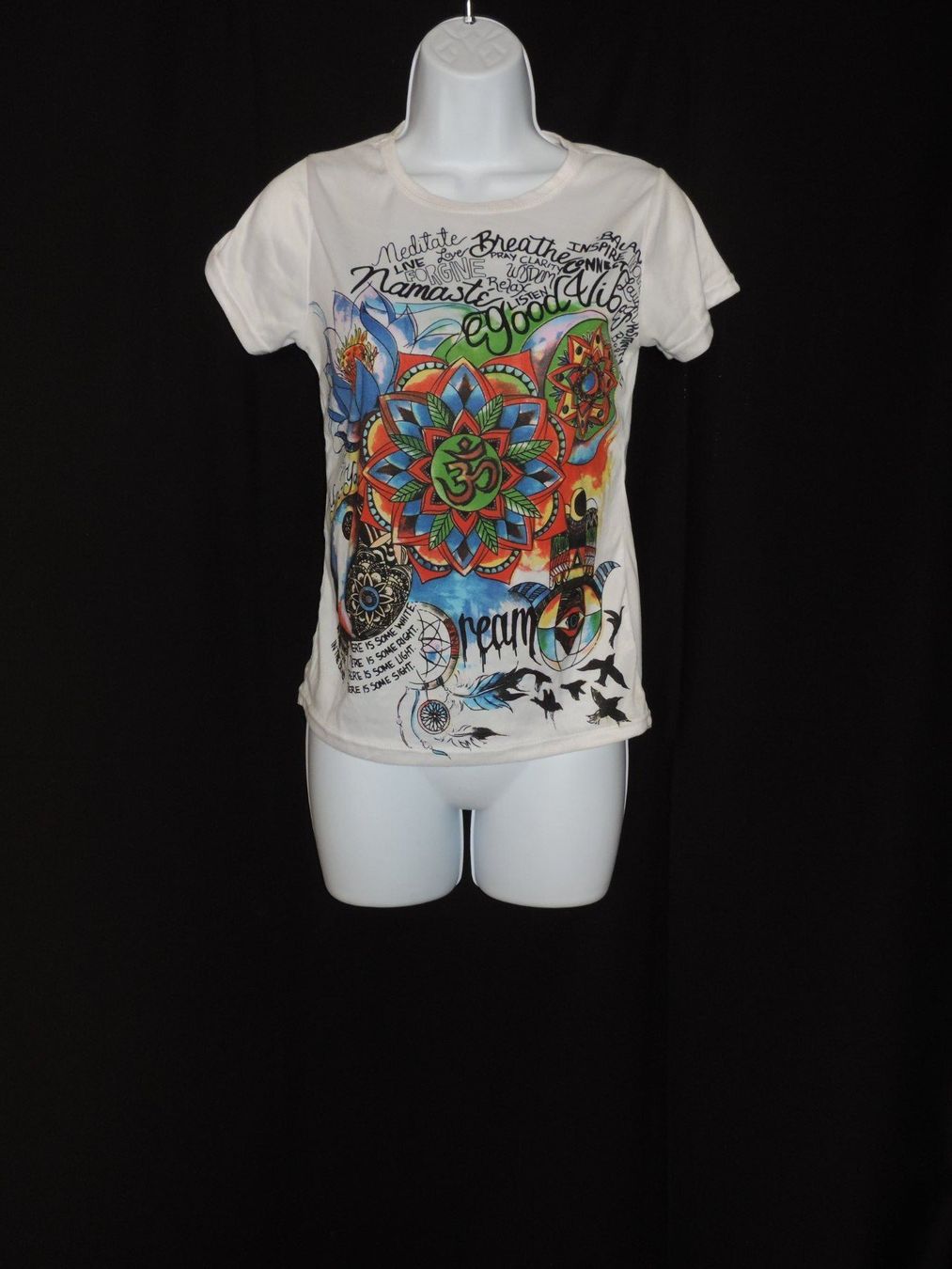 T-shirt: t-shirt blanc et dessin multicolore – Usato da Genève venduto da Axelle333