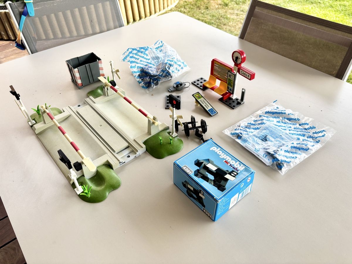 Playmobil Giocattoli: Lot accessoires playmobil  – Usato da Ollon VD venduto da behemiste51