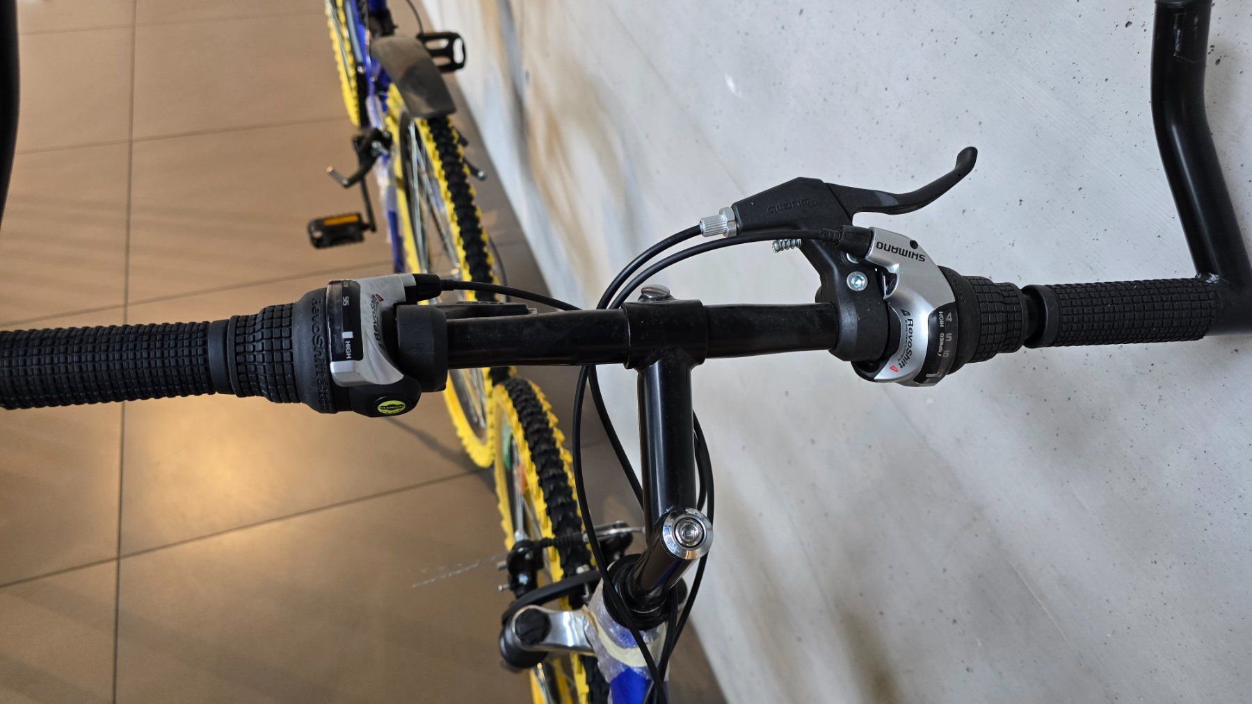 Velos: Neues Mountainbike Blau – Neu und originalverpackt aus Winterthur von Versus0 6