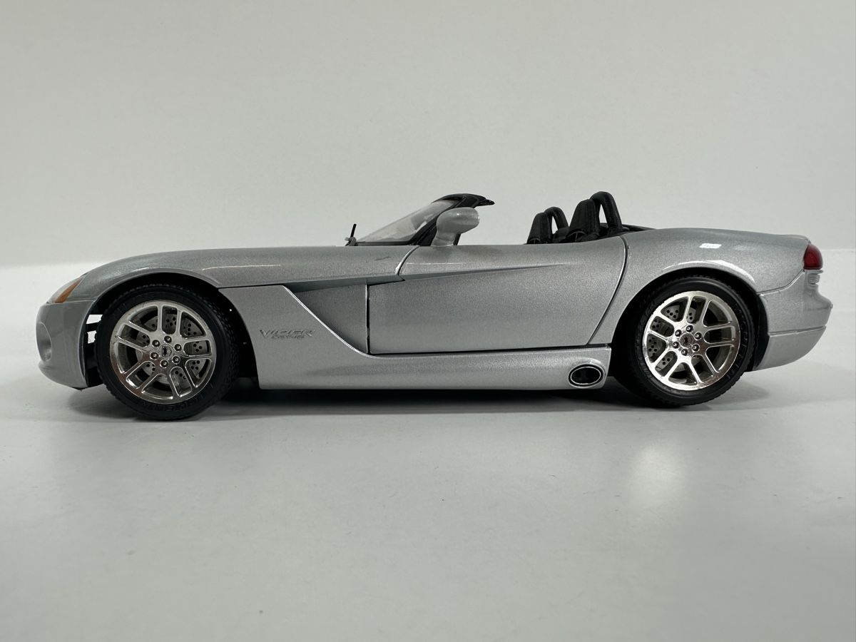 Bburago Modellini d'auto: Dodge Viper SRT-10 1:18, silber, BBURAGO – Usato da Zofingen venduto da rf9_x2xt 2