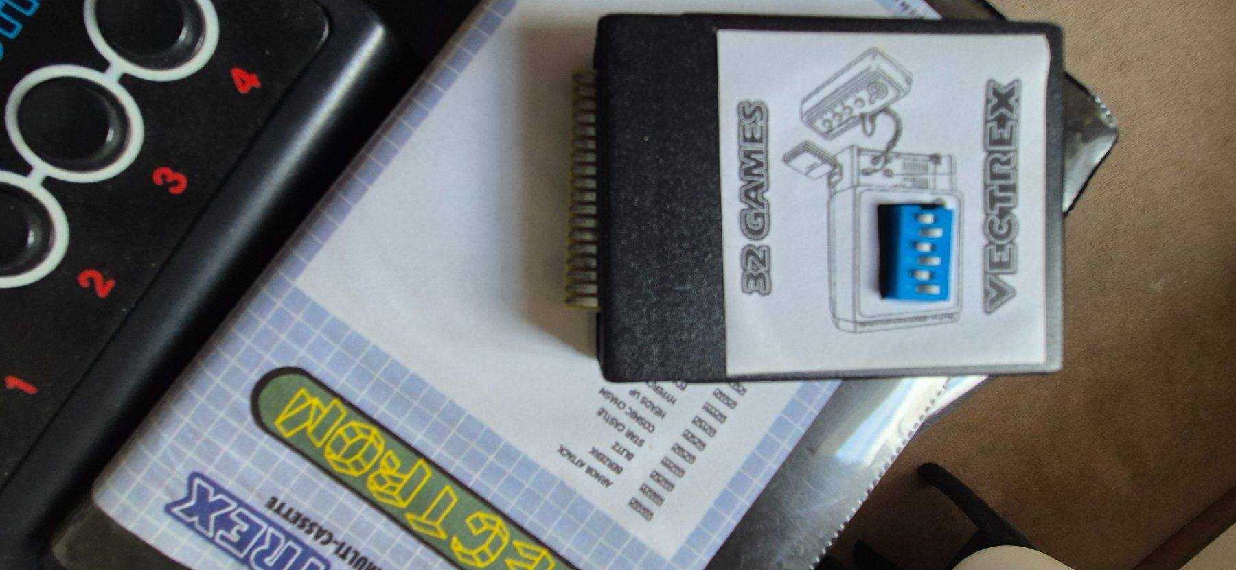 Console: Rare Console Vectrex MB + jeu et manettes VECTREX MB – Usato da Lausanne venduto da PEX_Import 3