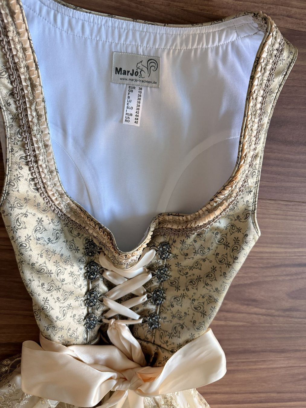 Lotti di vestiti: lässiges Dirndl Grösse 36, mit Bluse und Poncho – Nuovo (secondo la descrizione) da Weisslingen venduto da Gepy1 4