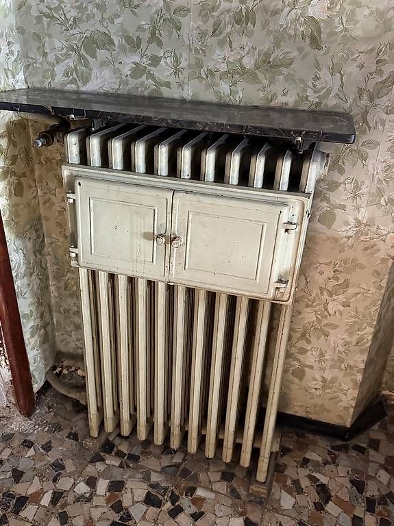 Cucine complete: Termosifone in ghisa con scaldavivande  – Usato da Caslano venduto da BP65