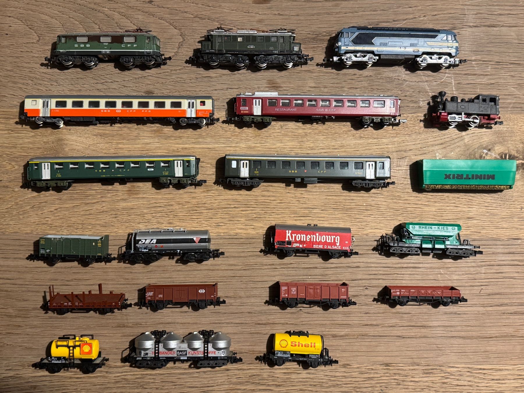 Trix Modellini di ferrovie: Minitrix + Diverse Spur N Loks und Wagen – Usato da Seon venduto da Klammer99 1