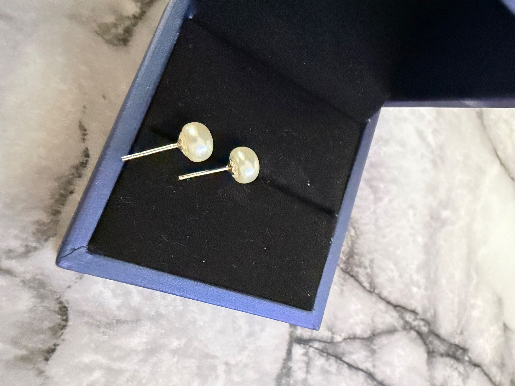 Orecchini pendenti & Orecchini a lobo: Small natural white pearl earrings – Usato da Zürich venduto da ghe_k58z 2