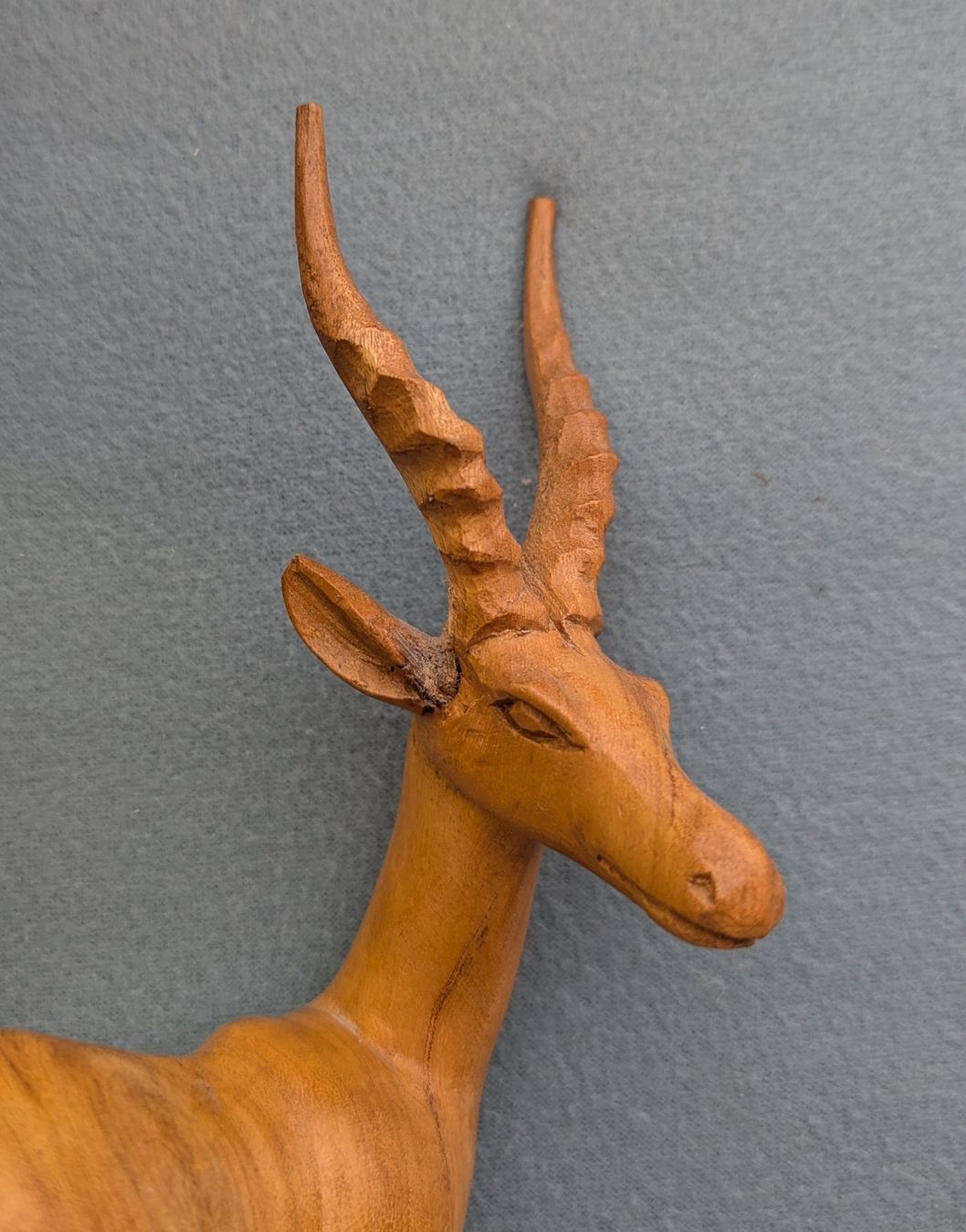 Statuette: Elegante Antilope, Handgeschnitzt 25cm – Usato da Goldingen venduto da YouAreMySunshine 1