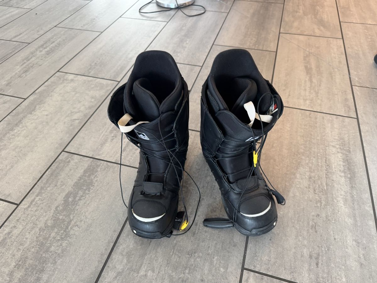 Herrenschuhe: Snowboardschuhe – Gebraucht aus Brüttisellen von himmar 1