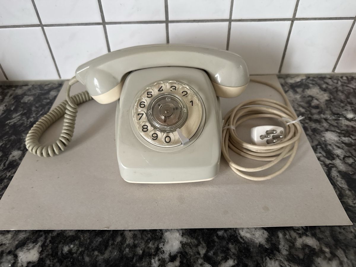 Telefoni: Tischtelefon-Wählscheibe in Grau. – Usato da Mellingen venduto da Wupper