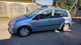 Belle voiture très bien entretenue, ford fiesta