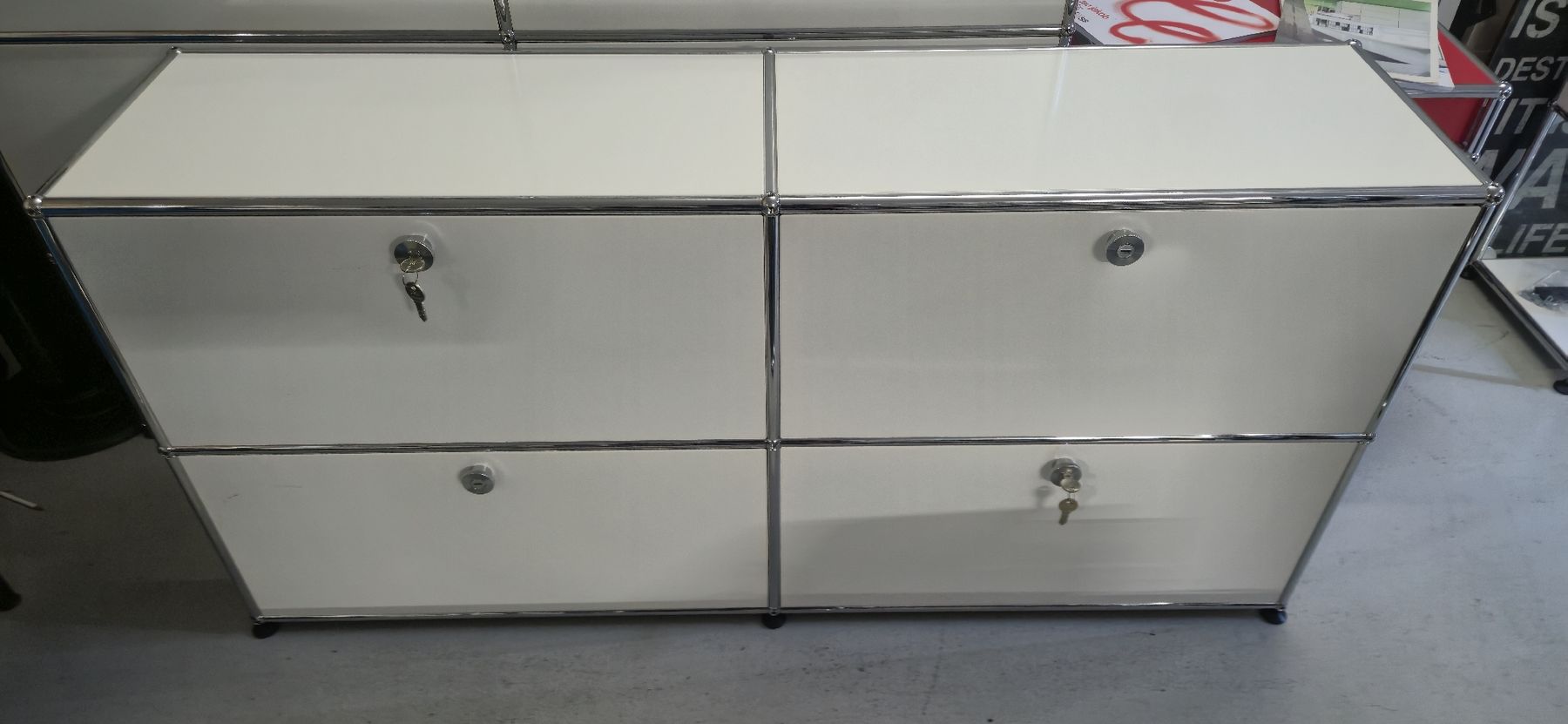 USM Cassettiere: USM Haller Sideboard  mit 4 Klapptüren – Usato da Meilen venduto da COSTA_ABC