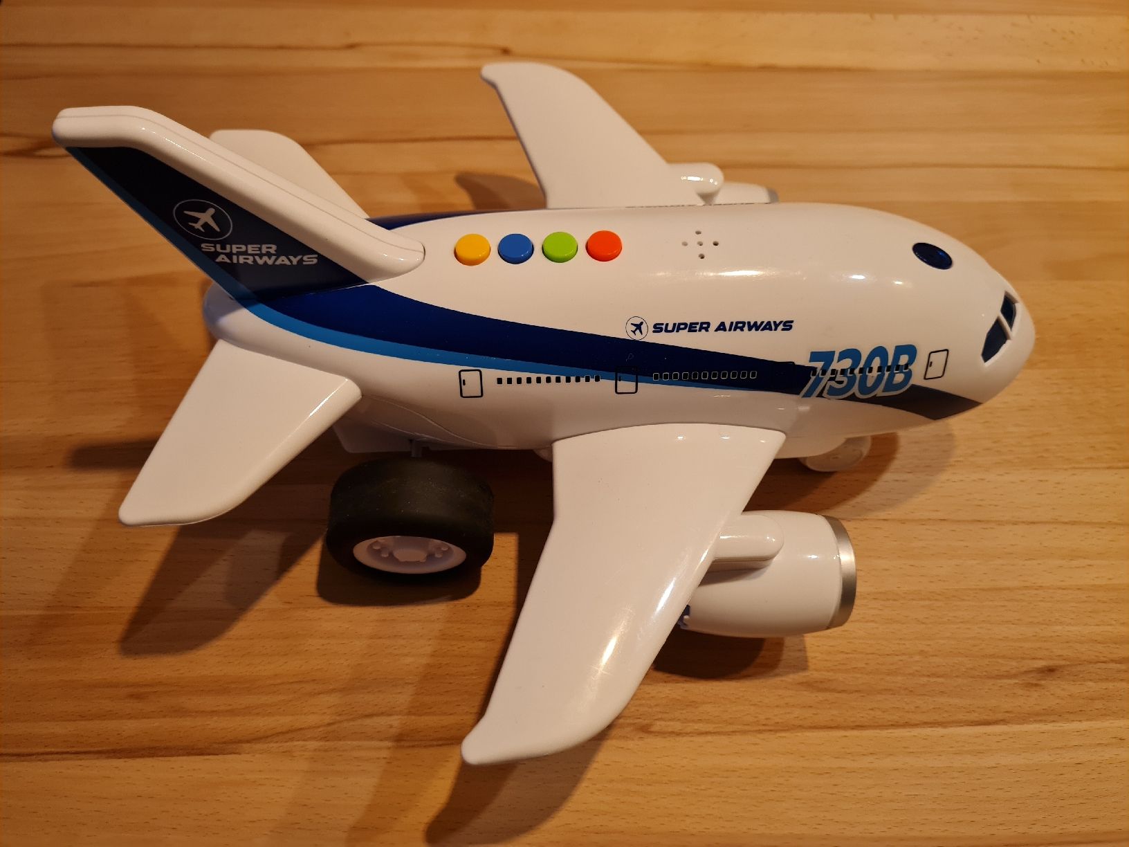 Spielzeuge: Spielzeug Flugzeug "SUPER AIRWAYS 738B" mit Rollen – Gebraucht aus Tagelswangen von Heaven2501 1