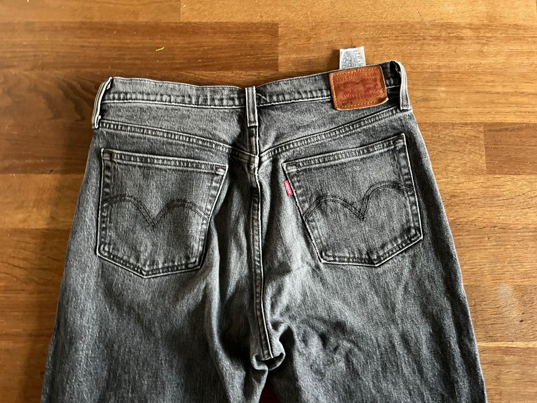 Graue Levis 501 29/30 (Gebraucht) in Luzern für CHF 25 mit Lieferung